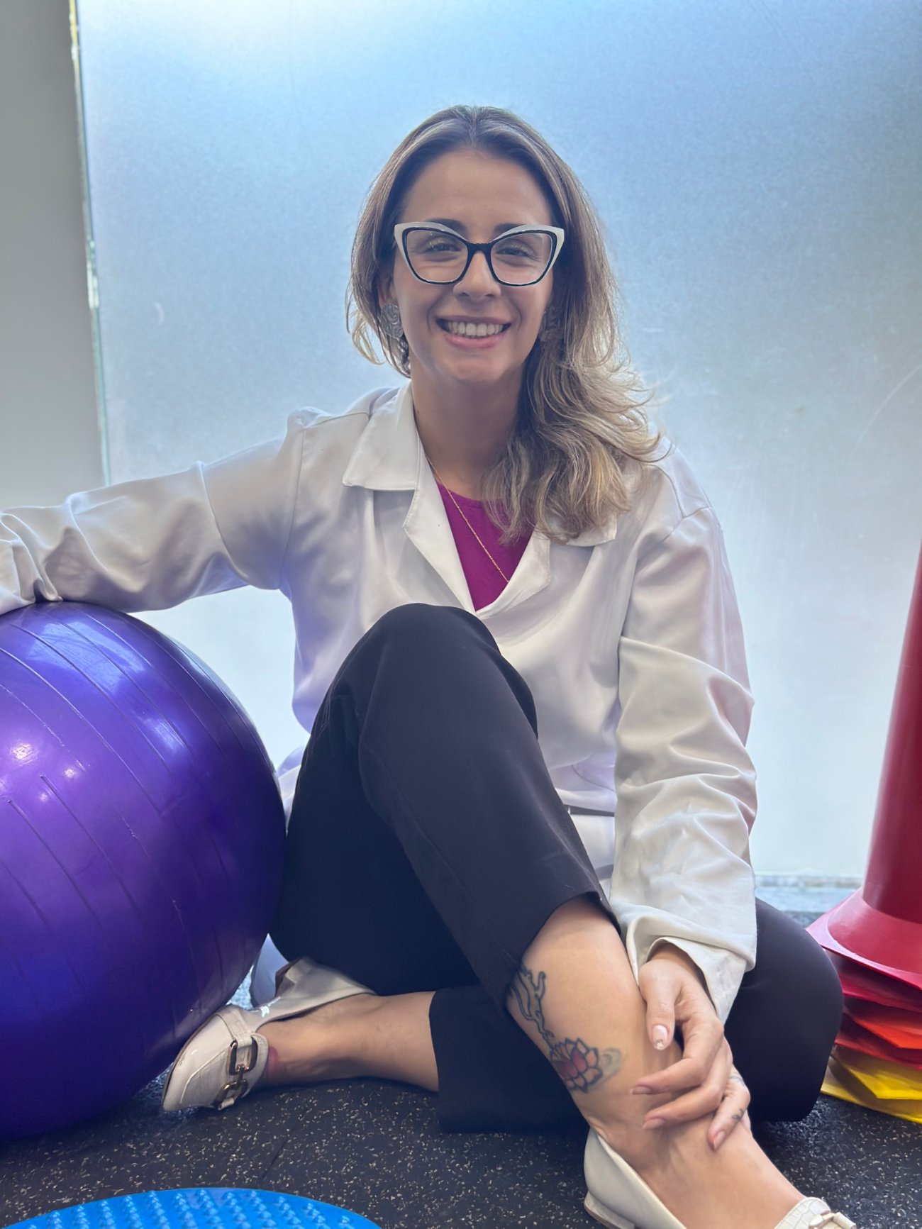 Dra. Thayná Cardoso em atendimento